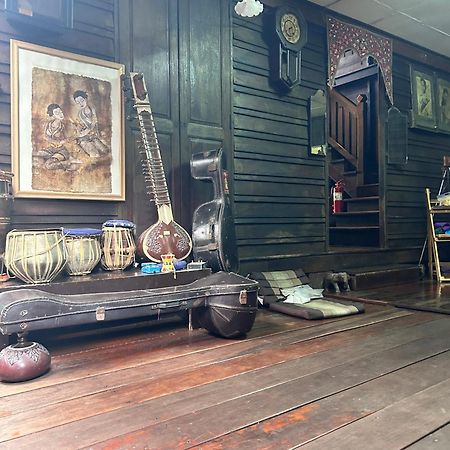 Chest'S Place Бангкок Екстер'єр фото