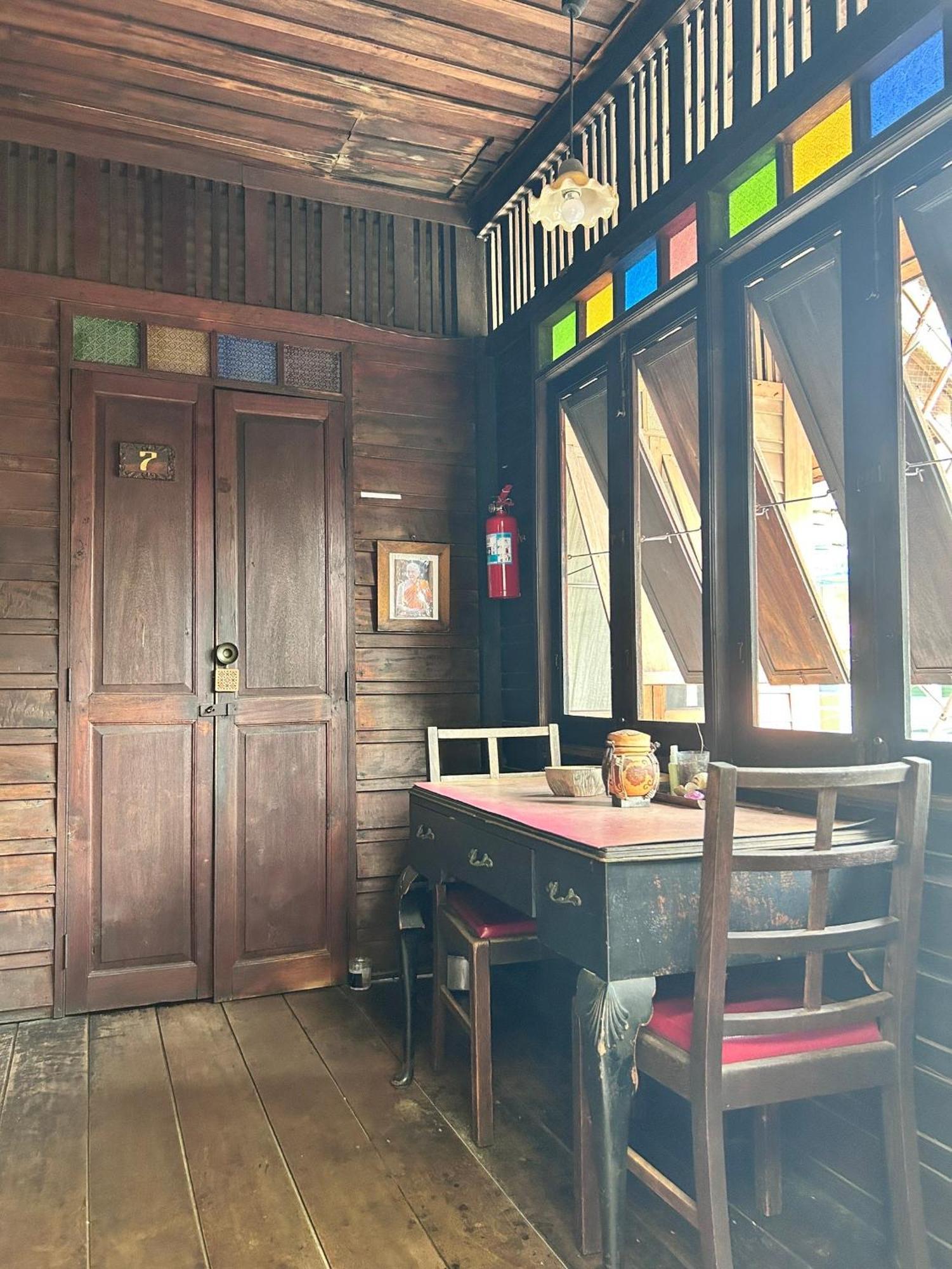 Chest'S Place Бангкок Екстер'єр фото